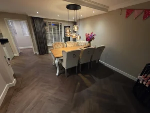 Klik PVC of plak PVC: welke vloer past bij jouw woning?